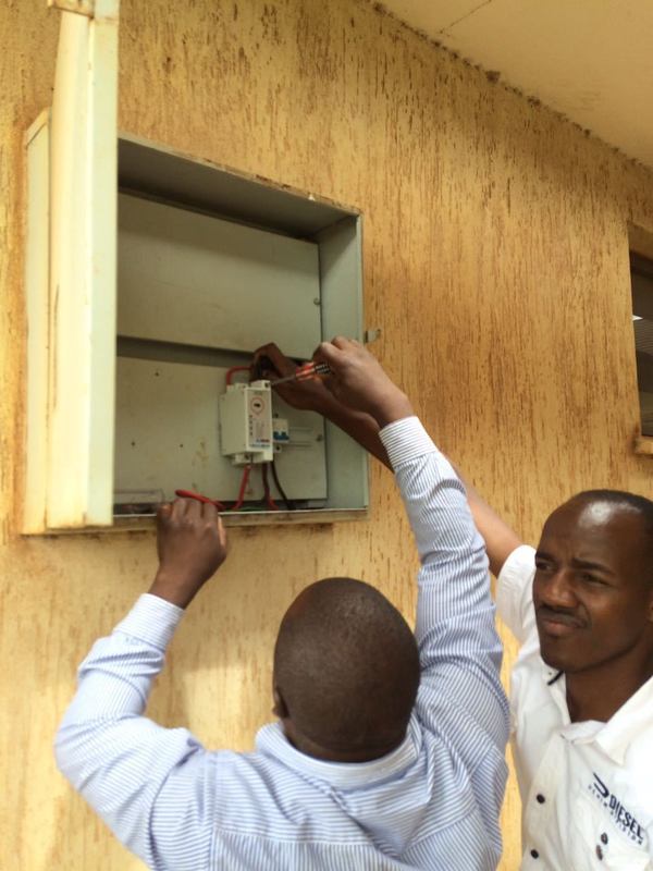 Équipement d'essai de compteur électrique à fréquence de 50 Hz avec protocole standard STS pour les essais durables et de longue durée