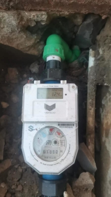 Compteur d'eau prépayé à filetage de vis 15-25mm avec connectivité pratique au système de vente en ligne